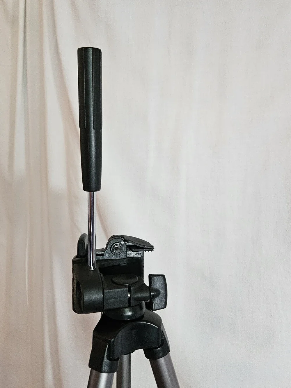 Vanguard New Tourist 5 Camera Tripod With Case -- Compact Photo & Video Stand